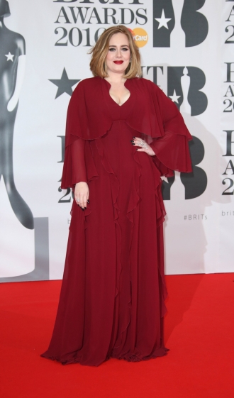 Brit Awards 2016: Adele, exuberancia en rojo