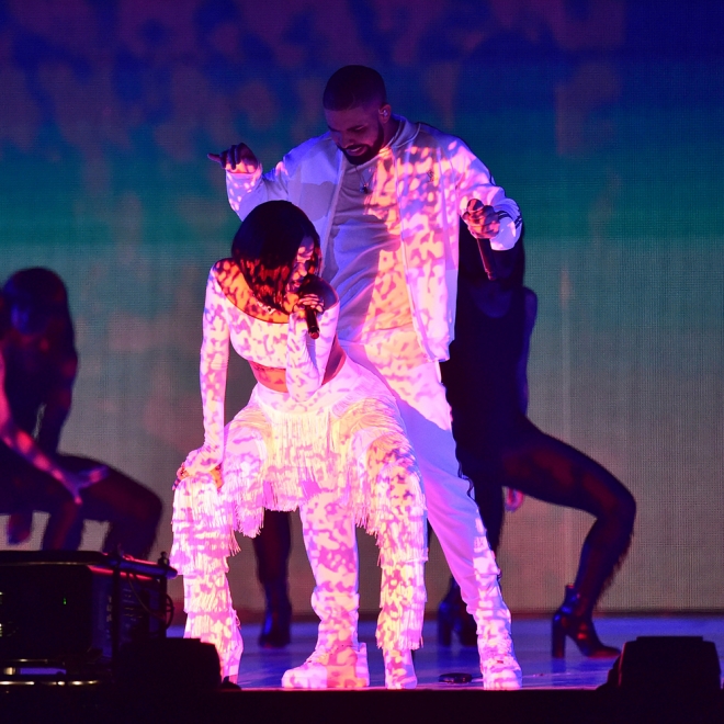 Rihanna, en pleno twerking a Drake en los Brit Awards 2016