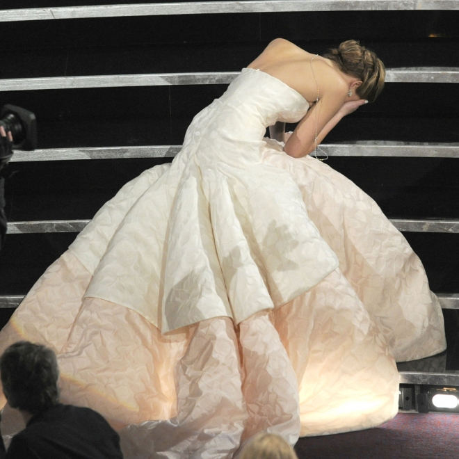 Momentazos Oscars: la caída de Jennifer Lawrence