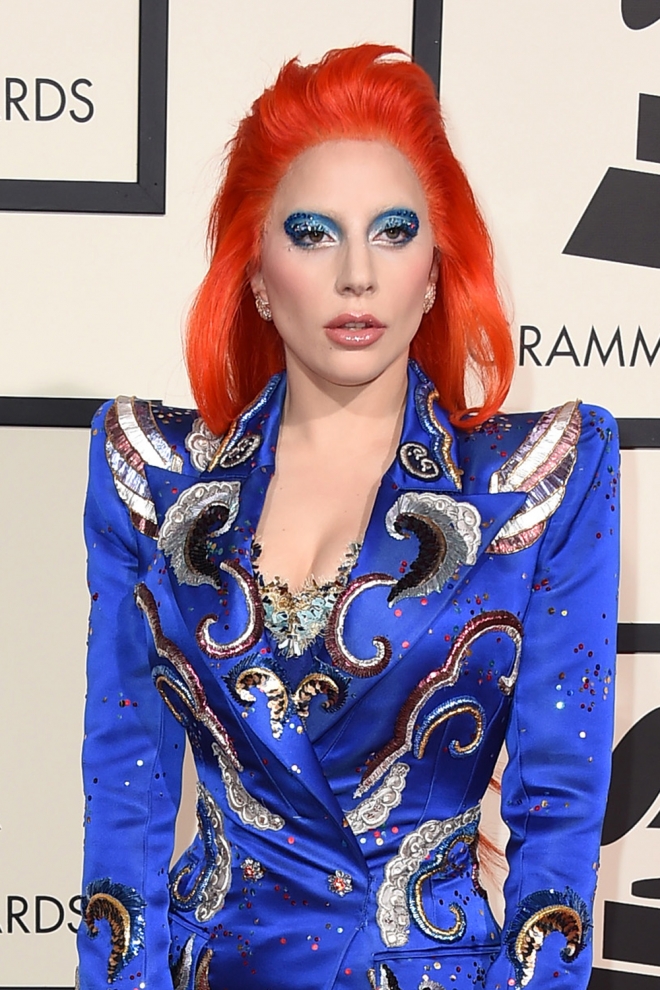 Pelo de colores: Lady Gaga, su rojo a lo David Bowie
