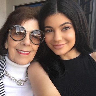 Famosos con sus abuelos: Kylie Jenner y M.J