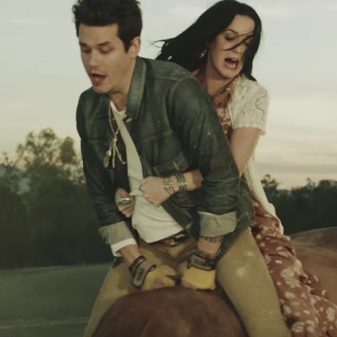 Pareja de videoclip: Katy Perry y John Mayer compartiendo rodaje