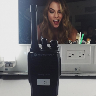 Karlie Kloss, divertida cara en una sesión de fotos