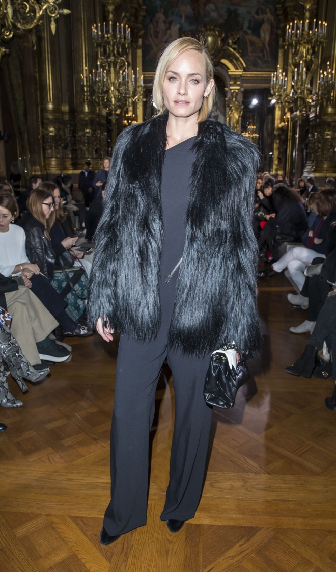 Semana de la moda de París: Amber Valletta, total black