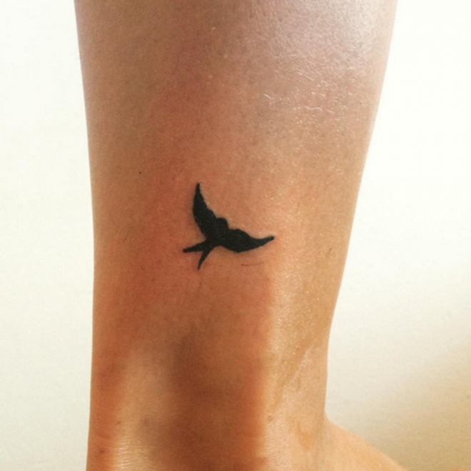 Significado de tatuajes con golondrinas: la libertad del vuelo