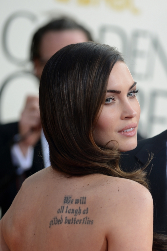 Tatuajes en la espalda: la frase de Megan Fox