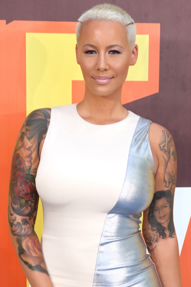 Tatuajes en el brazo: los retratos y flores de Amber Rose