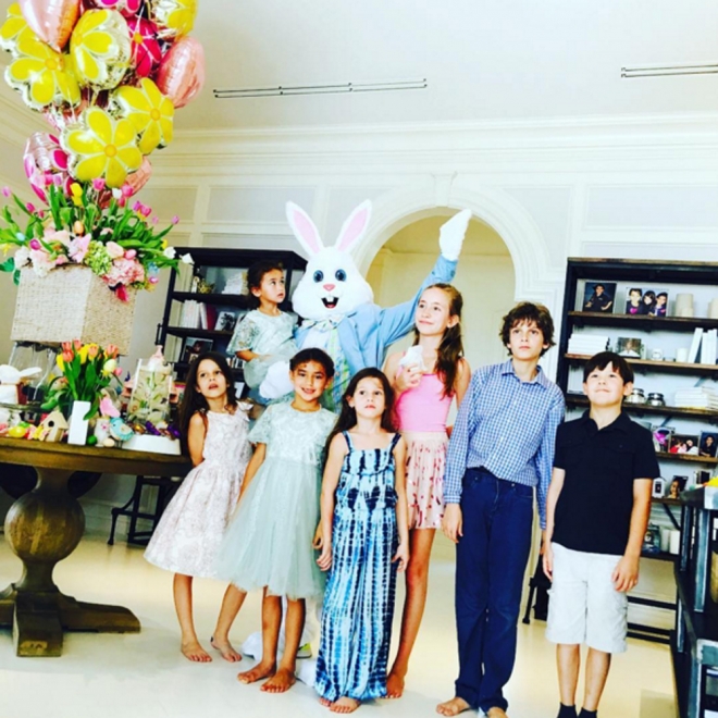 Las hijas de Adriana Lima en Pascua Las hijas de Adriana Lima en Pascua