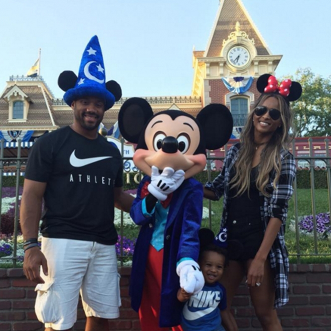 Ciara celebra Pascua con su futuro marido y su hijo