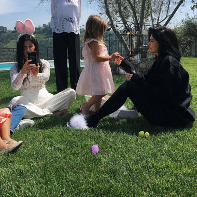 Kourtney Kardashian y Kylie Jenner celebran Pascua