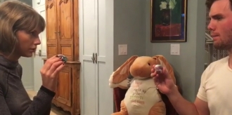 Taylor Swift y los huevos de Pascua en Instagram con su hermano