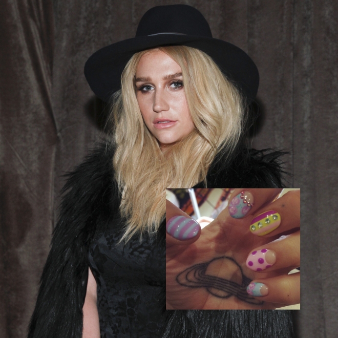 Tatuajes en la mano: el planeta de Kesha