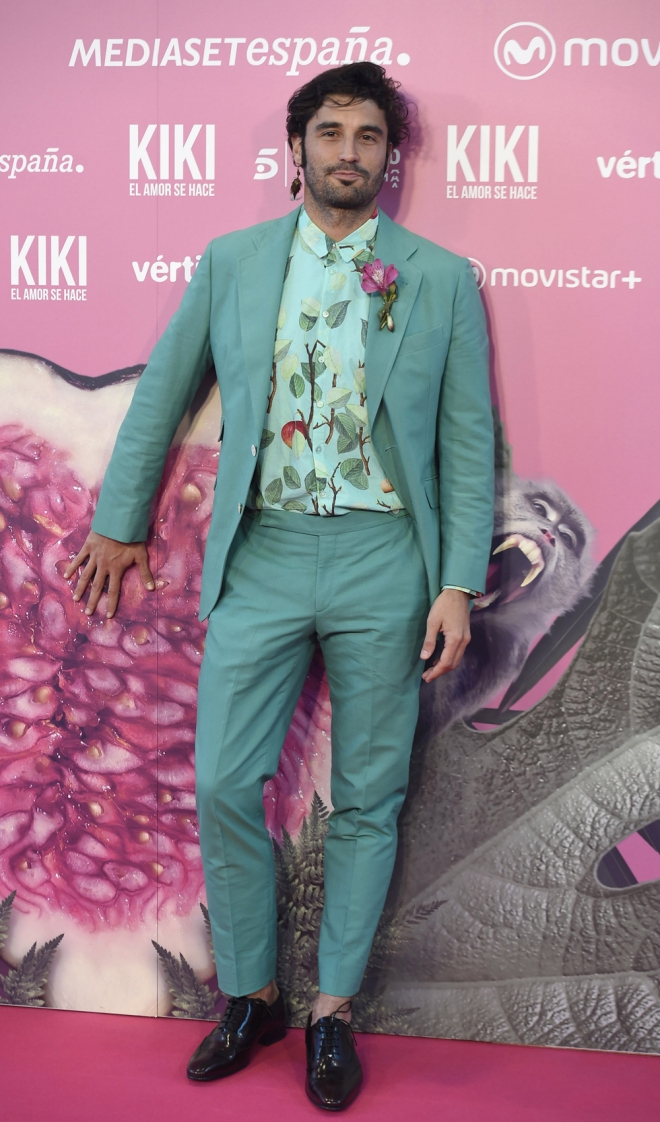 Premiere KIKI: Álex García, diferente y muy guapo