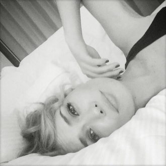 Patricia Conde practica bedstagram: sexy en la cama