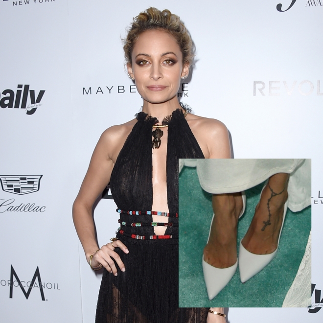 Tatuajes en el empeine: el rosario de Nicole Richie