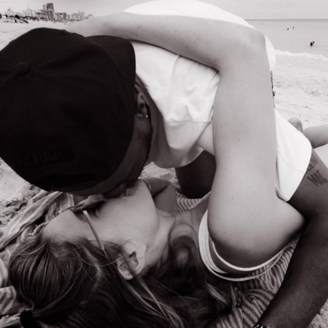 Doutzen Kroes y su marido se comen a besos