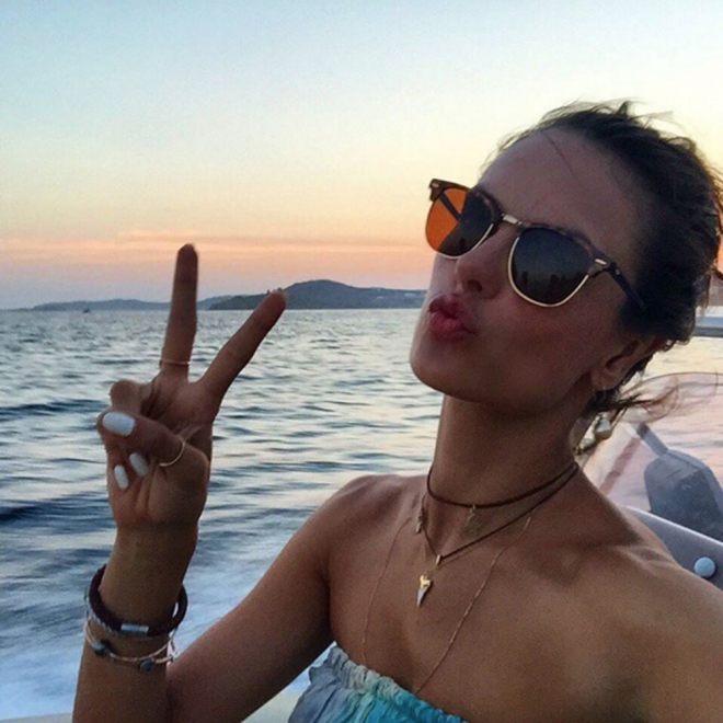 Alessandra Ambrosio, adicta a los selfies de Instagram