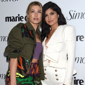 Kylie Jenner y Hailey Baldwin, famosas y amigas