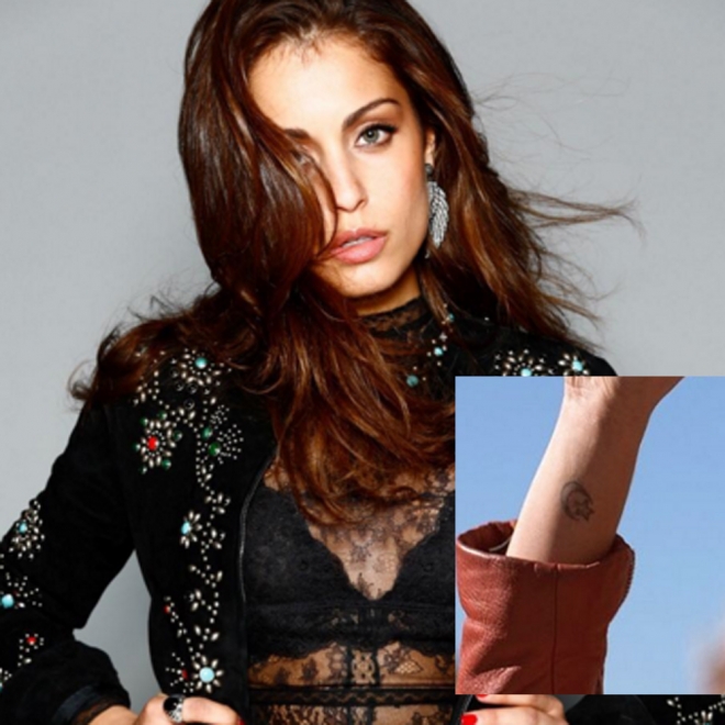 Tatuajes en la muñeca: la luna y estrella de Hiba Abouk