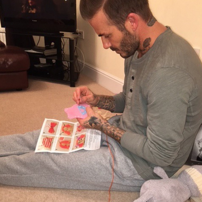 David Beckham todo un esperto en corte y confección en Instagram con Victoria