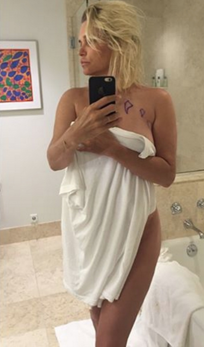 La madre de Gigi y Bella Hadid, desnuda en Instagram
