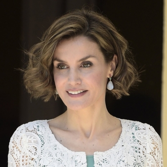 Ondas para melenas midi, el peinado ideal para mamás de comunión