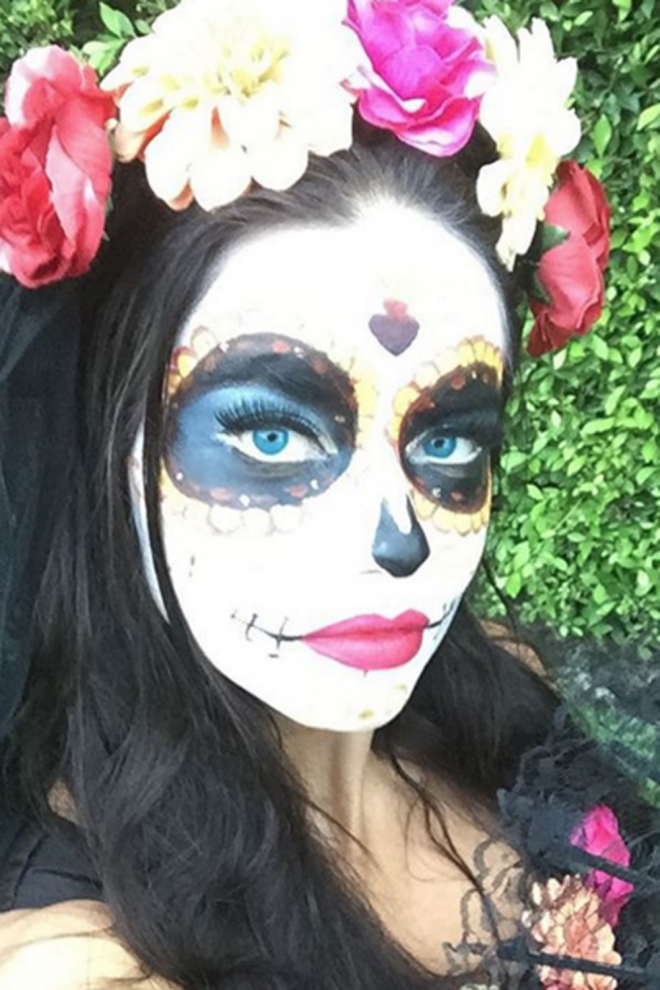 Halloween: Adriana Lima, una catrina muy sexy