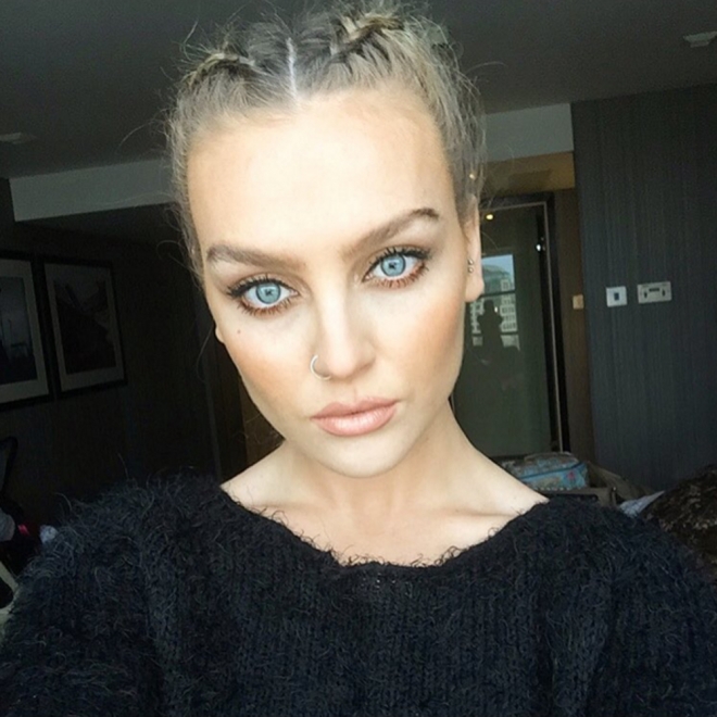 Las trencitas de Perrie Edwards, uno de sus mejores peinados