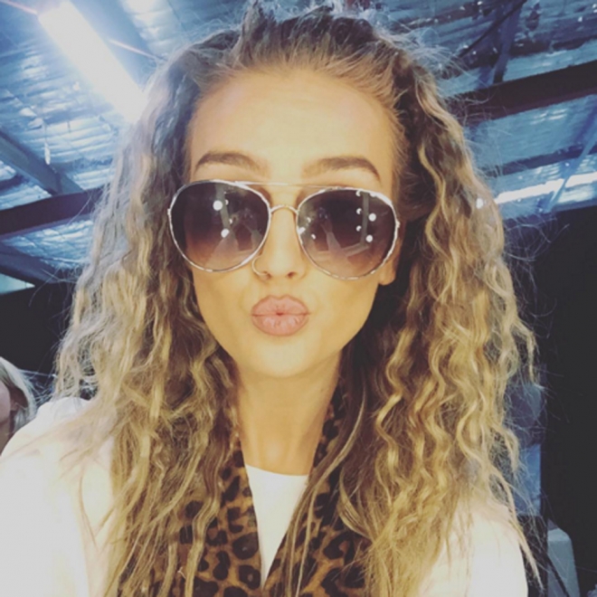 El pelo rizado de Perrie Edwards para Little Mix