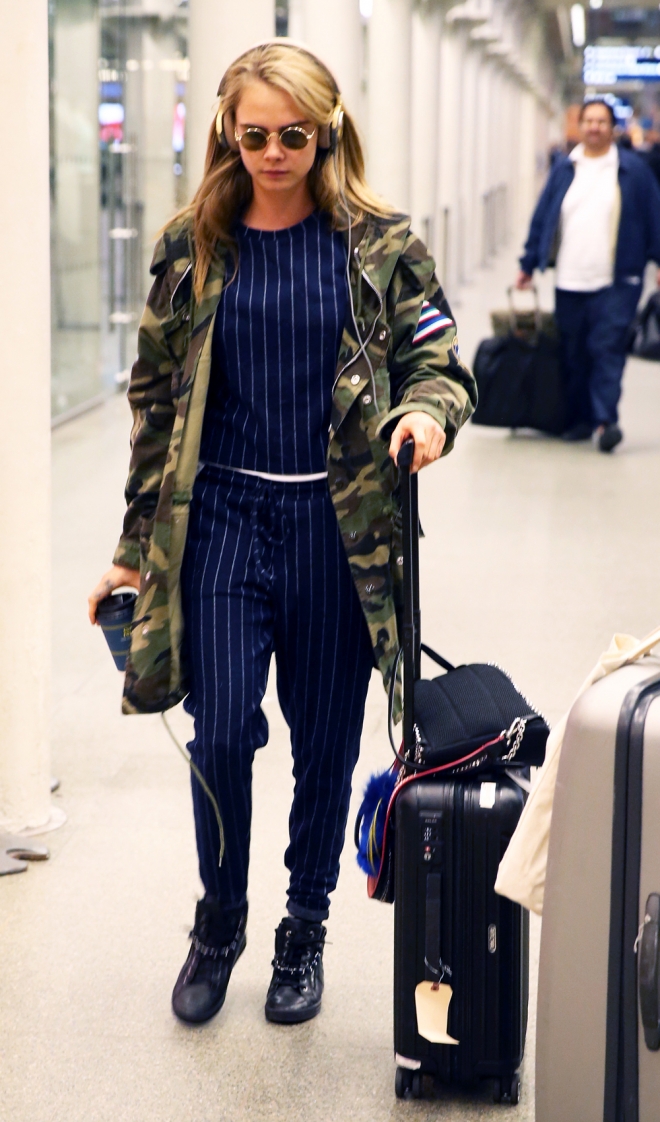 Looks de aeropuerto: Cara Delevingne, cómoda ante todo