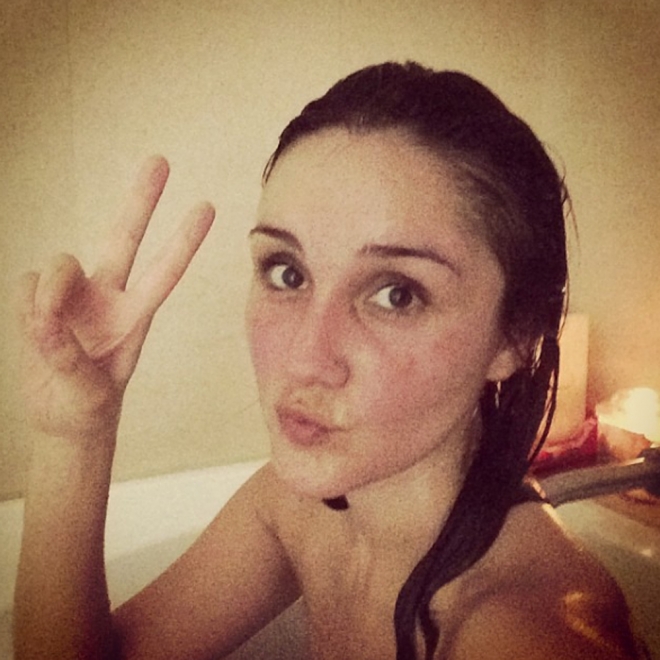 Fotos de famosos en la bañera: Dulce María
