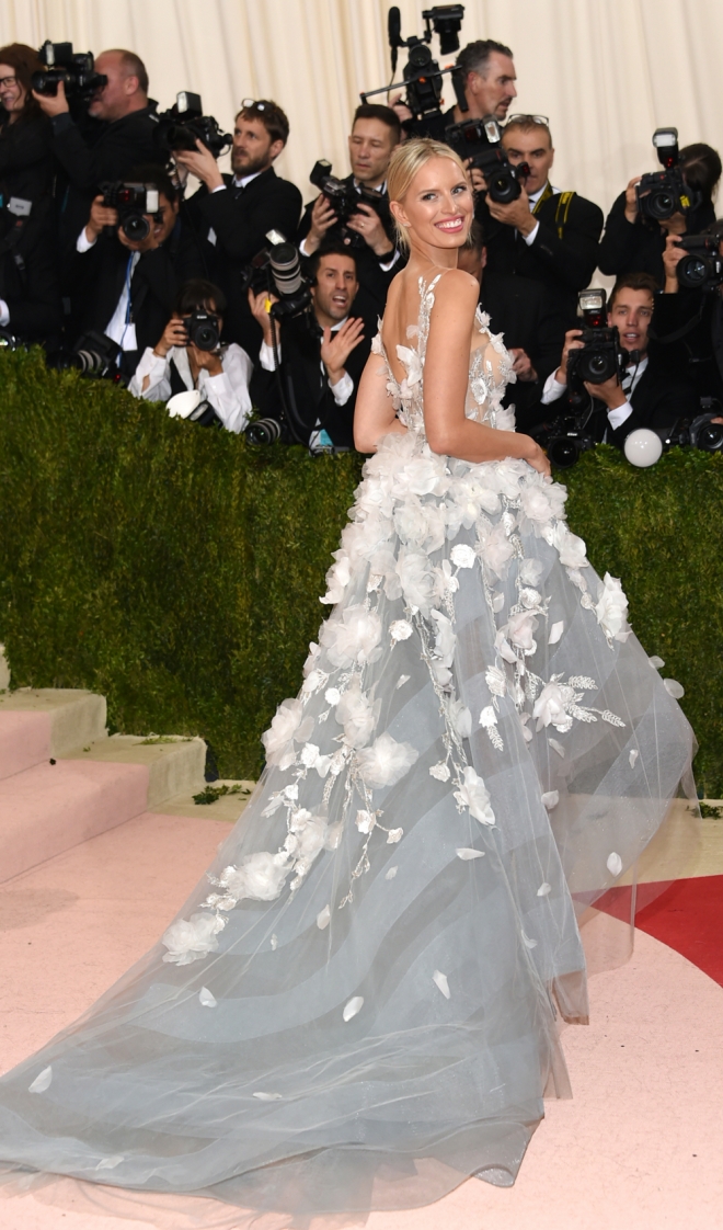 MET Gala 2016: el vestido de princesa de Karolina Kurkova