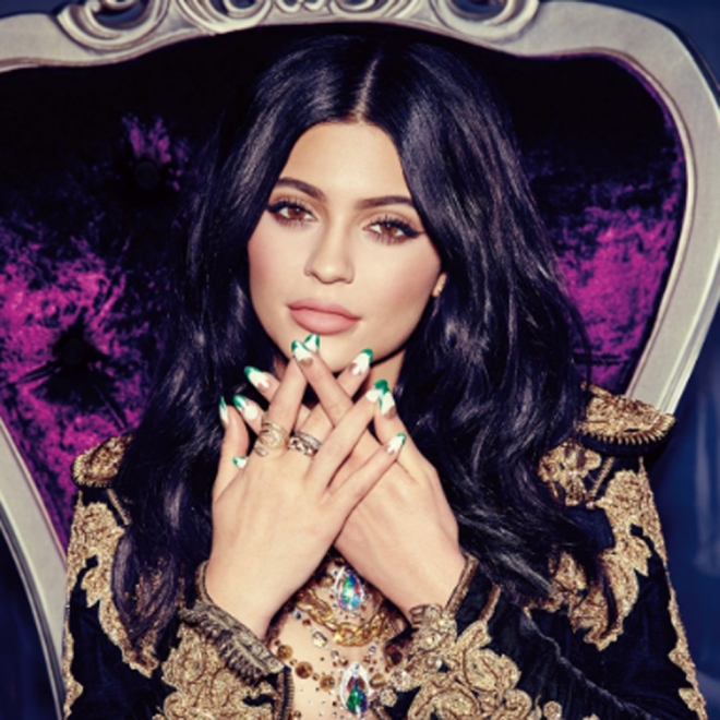 Las uñas siempre exageradas de Kylie Jenner