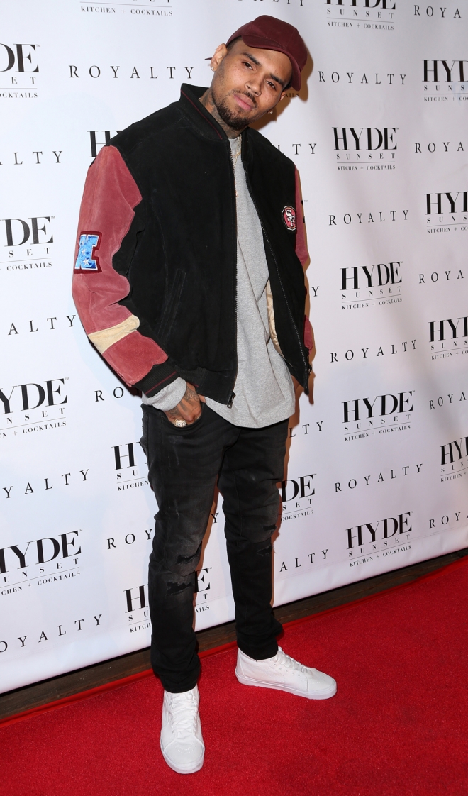 Chris Brown, look casual