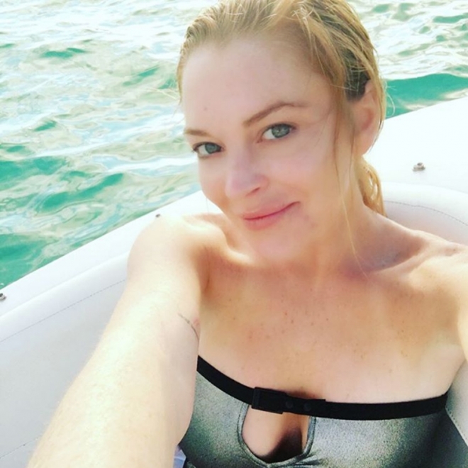 Lindsay Lohan también comparte selfies sin maquillar