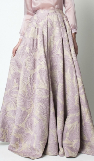 Una falda larga para invitadas, el look de David Christian
