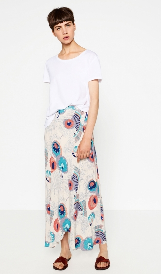 Una falda de flores de ZARA para invitadas guapas