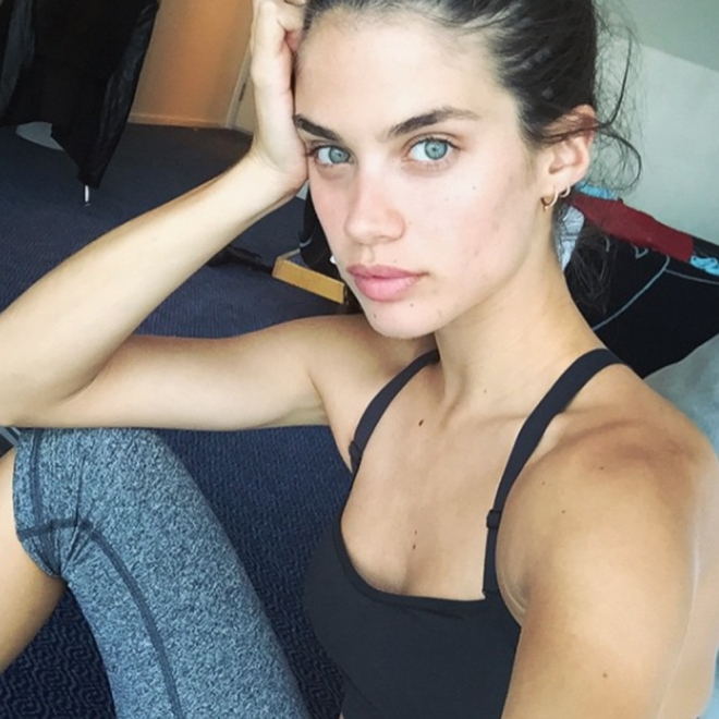 Famosas sin maquillar: Sara Sampaio, piel estupenda
