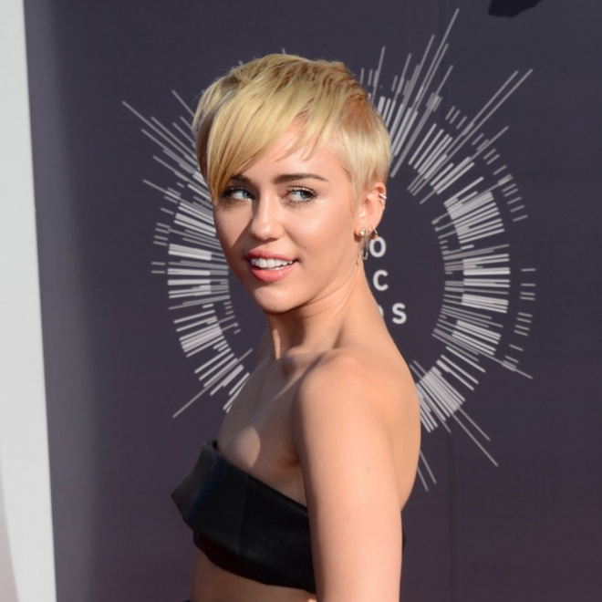 Miley Cyrus, otra experta en rubio platino