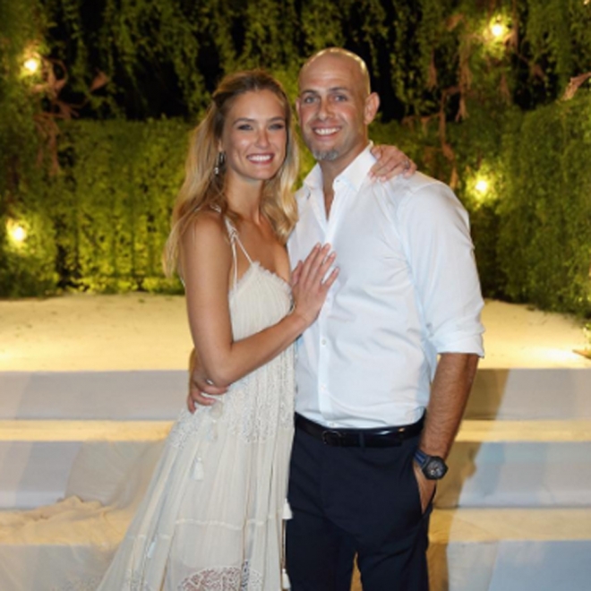 Bar Refaeli y Adi Ezra, convertidos en marido y mujer
