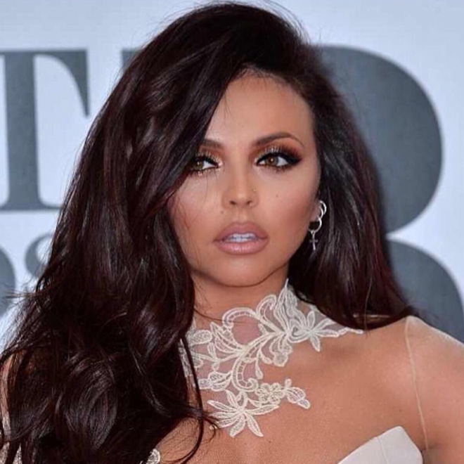 Jesy Nelson pone la misma cara también en eventos