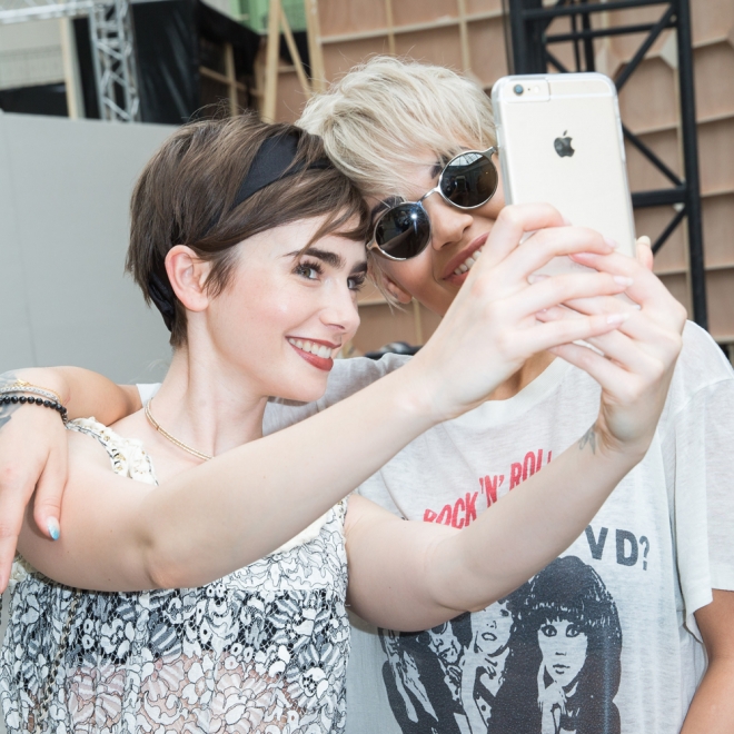 Selfies de famosos: Lily Collins y Rita Ora