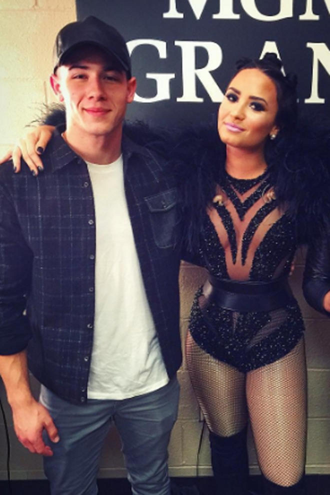 Nick Jonas, un apoyo para Demi Lovato
