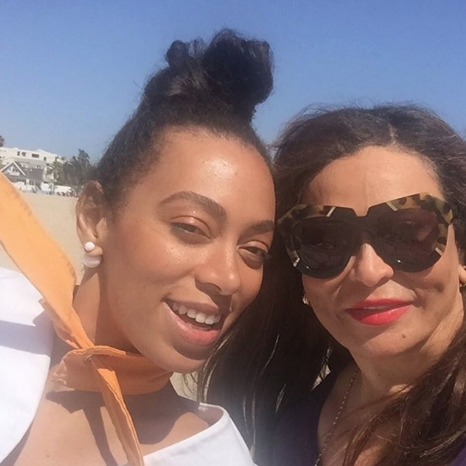 Solange Knowles, con su madre