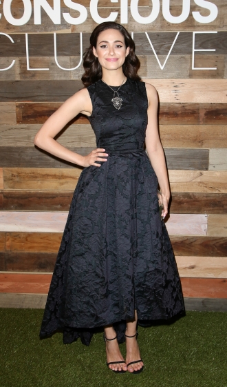 Emmy Rossum, todo al negro