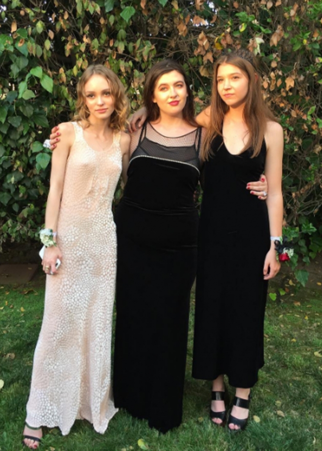 Vestidos de graduación: el look viral de Lily Rose Depp