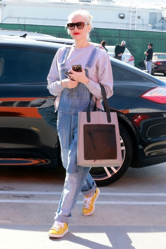 Gwen Stefani también se rinde a un buen peto vaquero