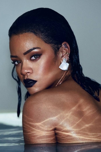 Dark Lips: Rihanna, fan del negro
