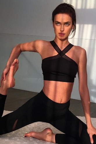 Día Internacional del yoga: Irina Shayk, cuidando mente y cuerpo