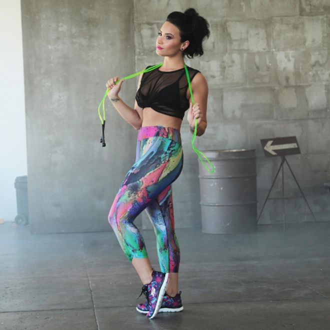 Famosas con línea de ropa deportiva: Demi Lovato con Sketcher